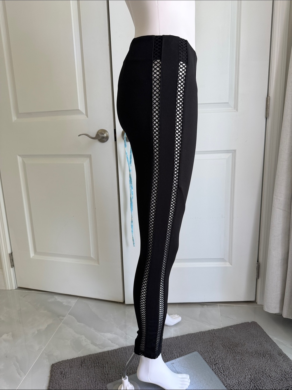 Theory  Black Stretch Ponte Ankle Pants